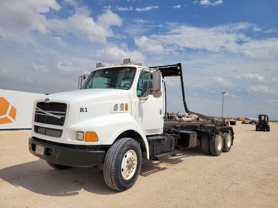 1999 Sterling L9513 Roll Off Truck