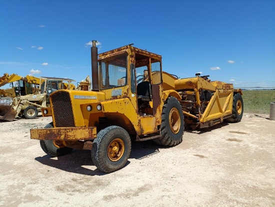 John Deere 760 Scraper