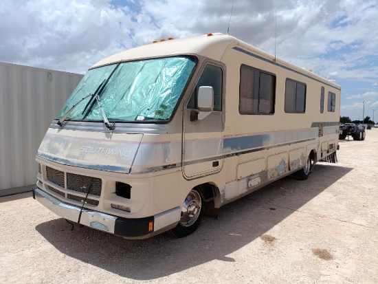 1988 Chevrolet P30 Fleetwood Motor Home ( Does Not Run )