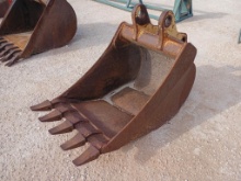 24'' John Deere Digging Bucket