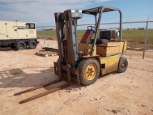 Caterpillar V40 Forklift w/4ft Forks