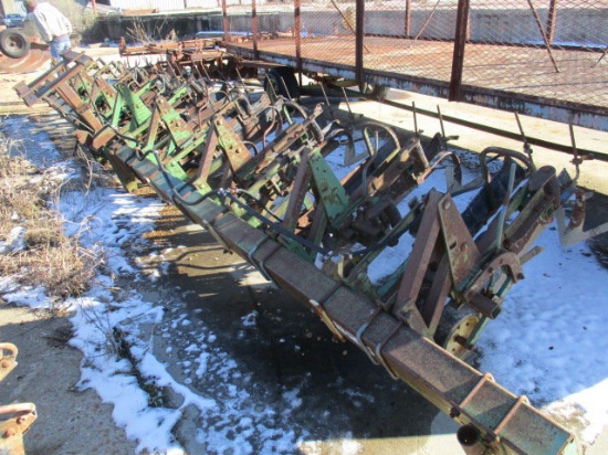 JD 825 Cultivator