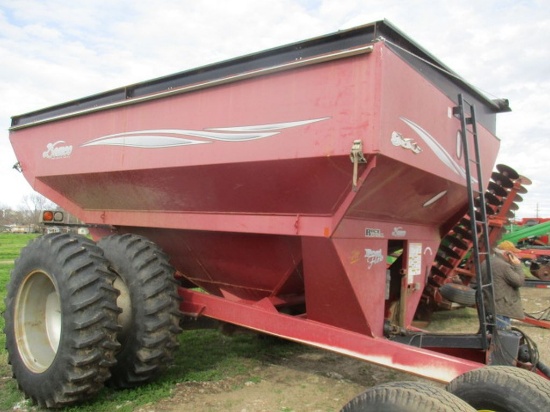 Demco 950 Grain Cart