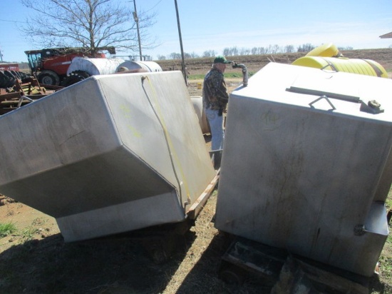 (2) 500 gal Stainless tanks and racks