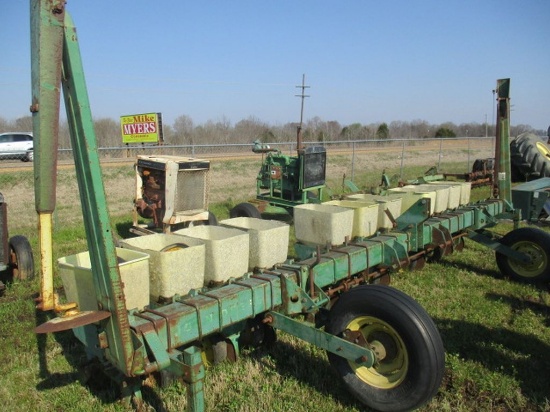 JD 7100 Planter