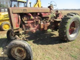 IH 806 Tractor