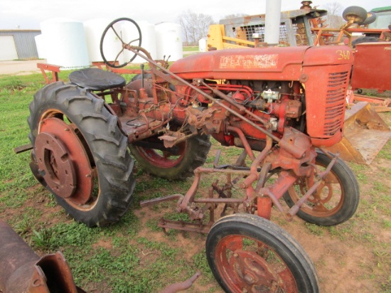 IH Farmall Tractor & Attachments