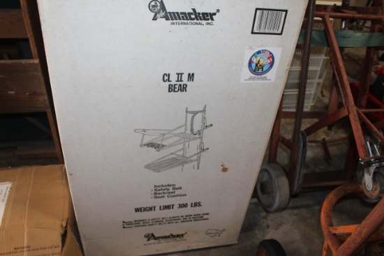 Amacker CL II Bear Vintage Tree Stands – Unopened Box- includes: