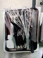 ASSORTED UTENSILS