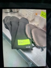 OVEN MITTS