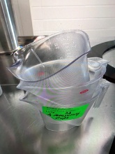 MEASURING CUPS