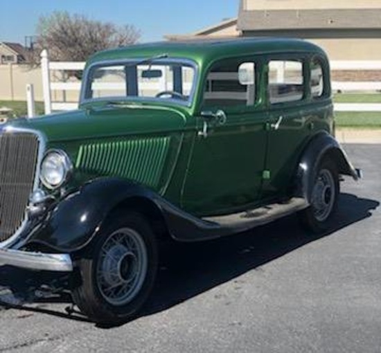 1934 Ford Touring Sedan