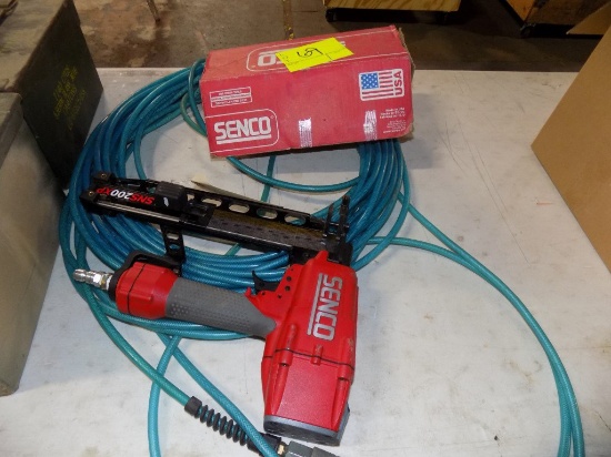 Senco SNS 200 x P Air Stapler w/ Box Of Staples & Blue Air Hose