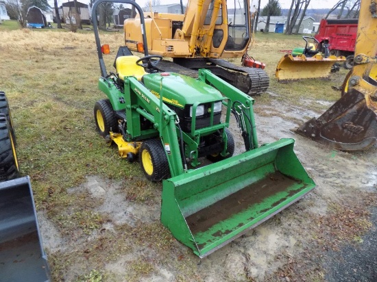 JD 2210 Compact Tractor, 4WD, 210 JD Loader, 54'' Mower Deck, Hydrostatic,