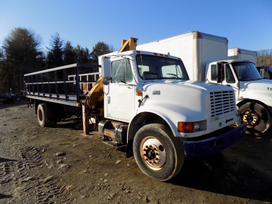 2001 IH 4900 Crane / Flatbed Truck w/ IMT 5200 Knuckle Boom Crane, w/ 21' S