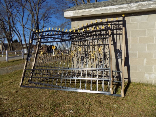 New 20' 2 pc Iron Gate Set - Parts in Middle, Real Nice