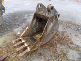 Esco Bucket w/Teeth - 24'', for Komatsu PC160