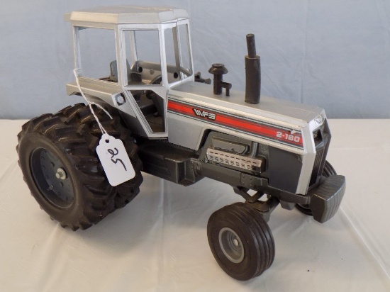 Scale Model 1:16 White, Wide Front End, 2-180 Field Boss w/Cab and Duals