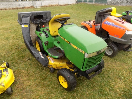 John Deere 240 Lawn Tractor