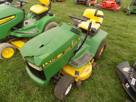 JD LX172 Lawn Tractor w/38'' Deck