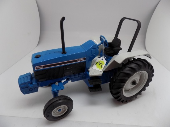 Ford 8340 Tractor, 1:16 Scale by Ertl Has Rops