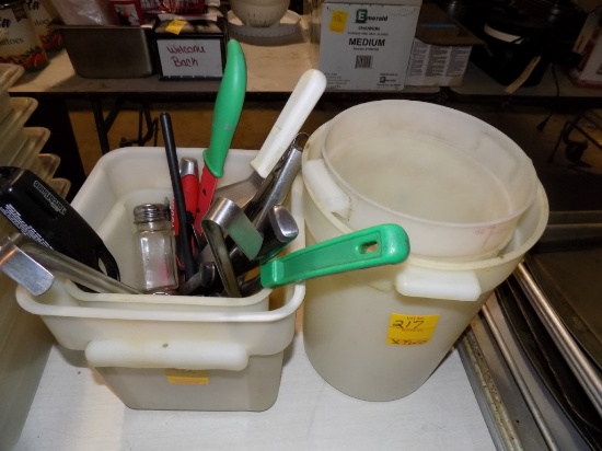 (4) White Buckets and Misc Utensils, Knives