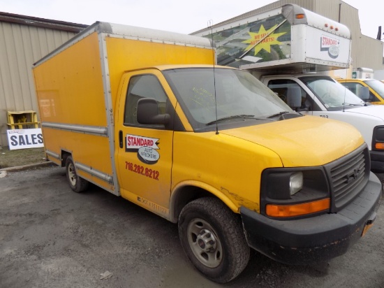 2010 GMC 2500 SRW Van Truck, Yellow, V8 Gas Engine, Auto Transmission, 12'