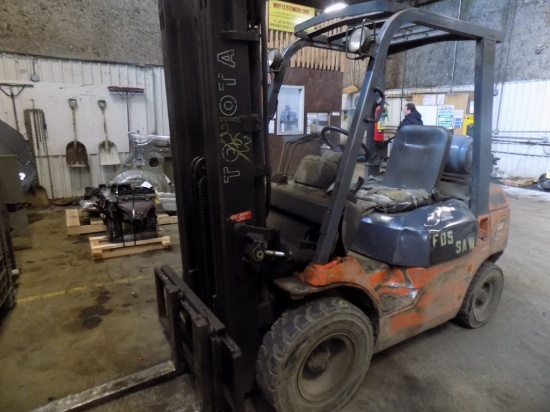 Toyota 7FGU25 Outdoor/Indoor Forklift, 4000 Ib. Cap Side Shift, LPG, 5194 H