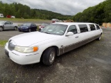 1998 Lincoln Town Car Stretch Limo, Auto, Leather, Bar, Seating for 7 in Ba