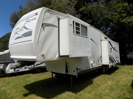 2004 Sierra Model 33RLTS by Forest River Inc., Fifth Wheel Camper w/ 3 Slid