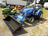 New Holland Boomer 33 Compact Tractor, 250TLA Ldr & 68'' Bkt, 4WD, 540 PTO,