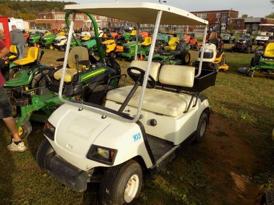 Yamaha Gas Golf Cart w/Rear Box (103)