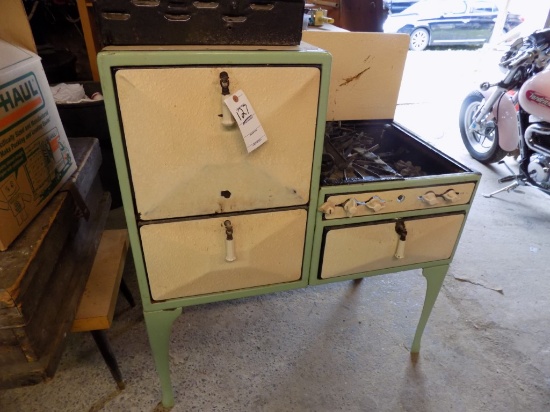 Small Enamel Cook Stove w/(3) Doors and (4) Burners - Real Nice