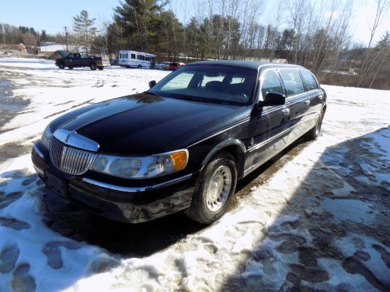 2000 Lincoln Town Car, Black, Executive Series Limo, 106,062 Mi., Vin# 1L1F