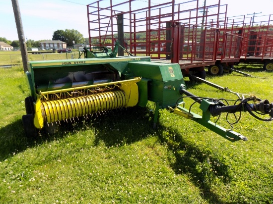 JD 348 Baler w/42 Ejector, Wire Tie, Hyd. Hitch, Hyd. Tension, Has Controls