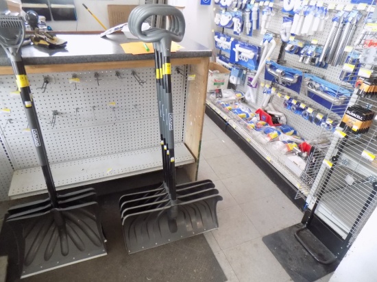 (4) Extra Wide Vulcan Snow Shovels (4 x Bid Price)