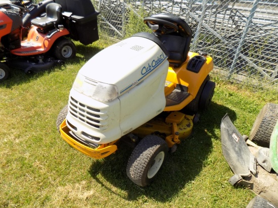 Cub Cadet 3184 Garden Tractor, Gas, PS, Hyd. Lift, Hydro, 44'' Deck, 837 Hr