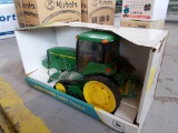 JD 8400 T Tracked Tractor, 11/16 Collectors Edition