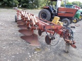 IH 720 Auto Reset Plows, 5 Bottom w/ Coulters, Side Hill Hitch
