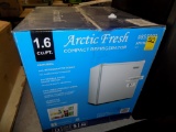 Artic Fresh 1.6 cu Compact Refrigerator  LOWE'S RETURNS, ALL ITEMS SOLD AS-