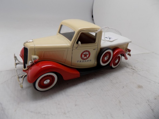 Mid 30's Ford Pickup in 1:19 Scale by Solido