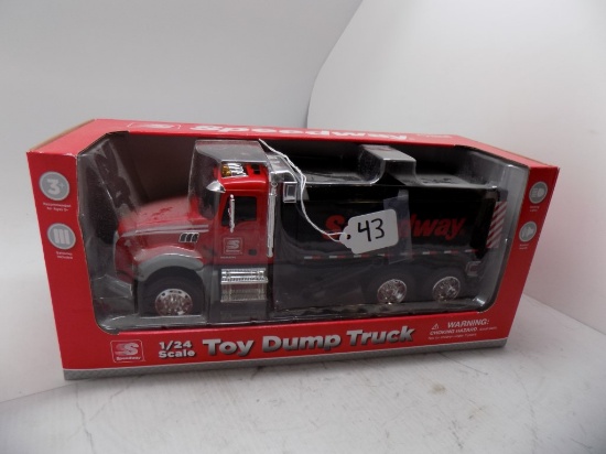 Speedway Toy Dump Truck by 1st Gear, 1:24 Scale, #79-0588