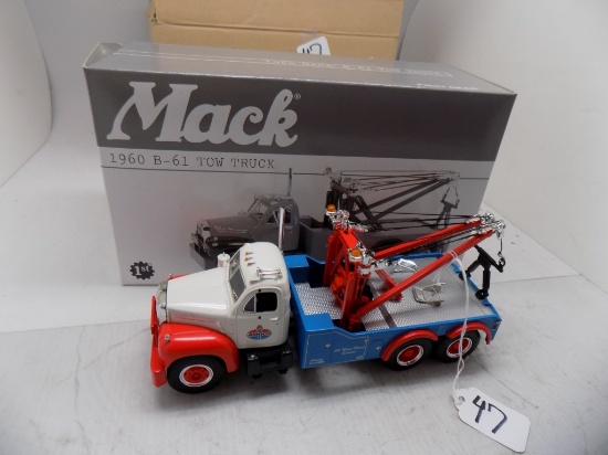 1st Gear Mack 1960 B-61 Tow Truck, ''AMOCO'' in 1:34 Scale, Highly Detailed