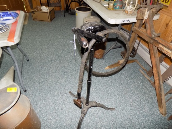 Stewart Clipper w/flexible shaft on tripod stand