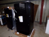 NEW GE 21.9 CF Refrigerator w/ Top Freezer, Black, 33'' w x 32'' Deep x 66'