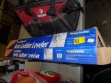 Werner Auto-Ladder Leveler (Looks Brand New)