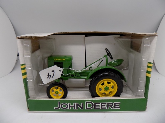 John Deere Model 62 Tractor in 1/16 Scale by Spec Cast