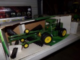 JD 4WD Articulating Tractor and Disc Set in 1/16 Scale by Ertl.  #5510