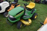 JD LA115 Lawn Tractor w/42'' Deck, Hydro  (5827)