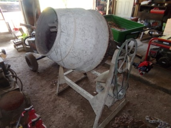 Electric Concrete Mixer, Nice & Clean Inside